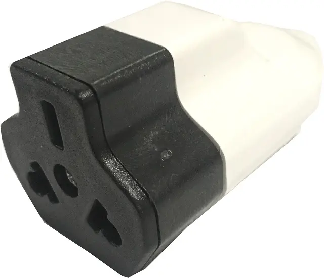 FICHA 220V HEMBRA 10A 3 PATAS FRONTAL BINORMA REFORZADA CON PRENSACABLE